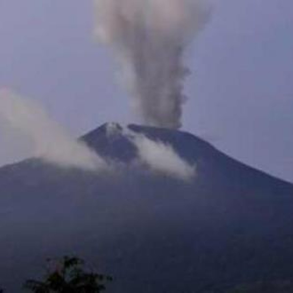 gunung merapi meletus