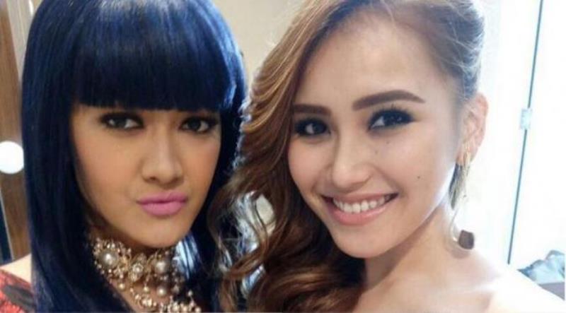 Bela Ibu Ayu Ting Ting dari Hinaan Haters Julia Perez Justru Dicibir