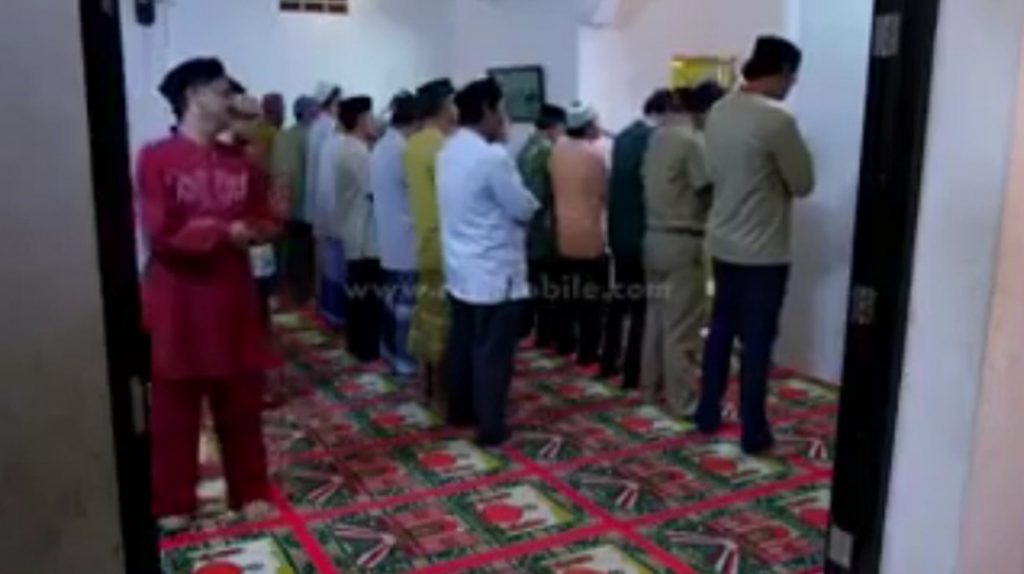 Shalat Jamaah Dunia Terbalik