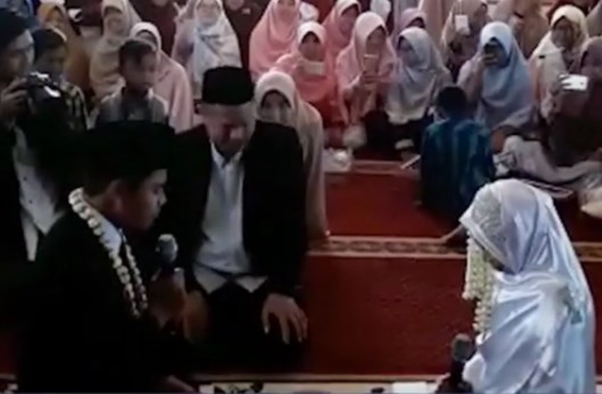 Demi Menjaga Halafan Al Quran Pemuda ini Nikahi Wanita 43 Tahun Videonya Viral