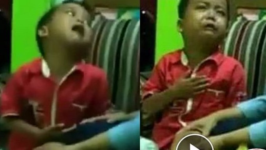 Menggemaskan Alami Lecet Kecil di Lutut Bocah ini Menangis Histeris dan Minta Maaf pada Keluarga