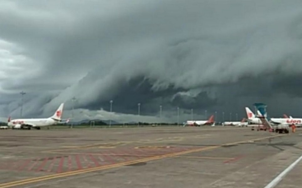 Awan Mirip Tsunami di Makassar Bikin Geger Ini Penjelasan Pakar