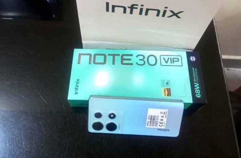 Foto Box dan HP Infinix Note 30 VIP